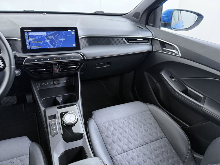 Vehicle Image 25