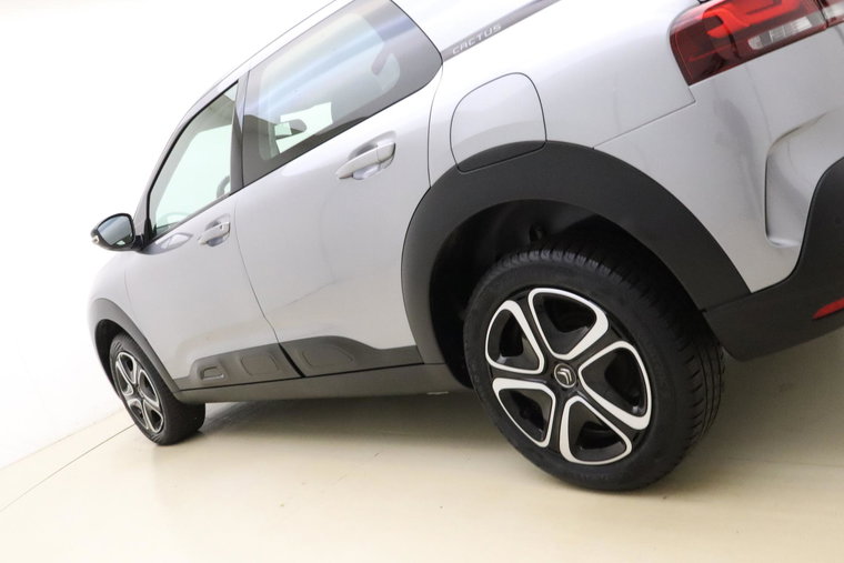 Vehicle Image 16