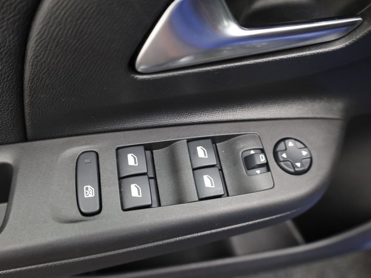 Vehicle Image 26