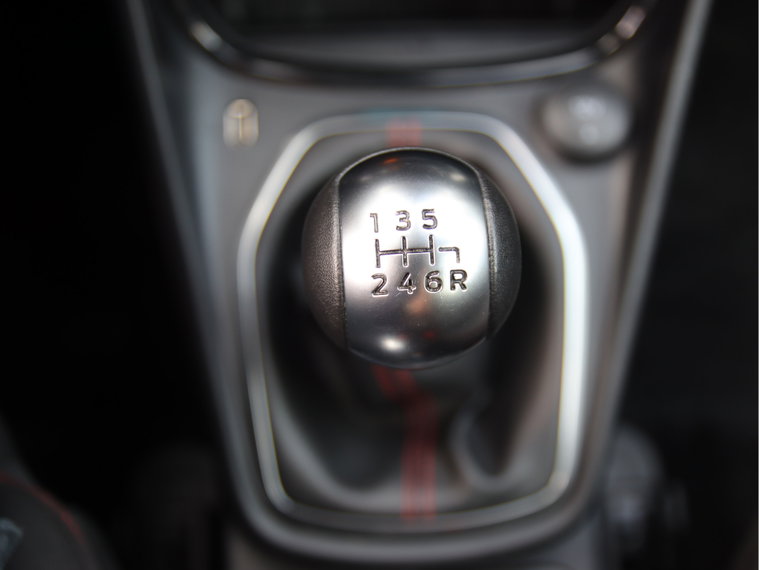 Vehicle Image 32