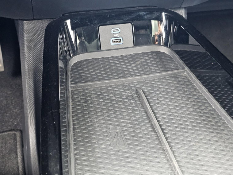 Vehicle Image 29