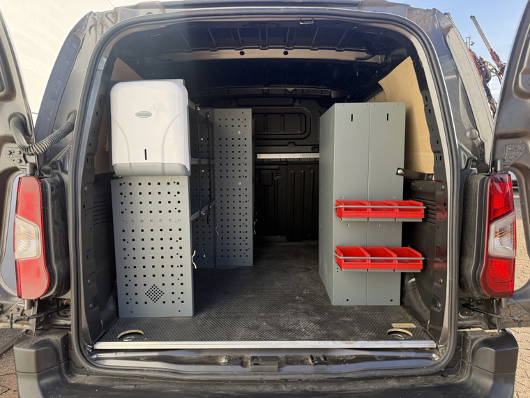 Vehicle Image 12