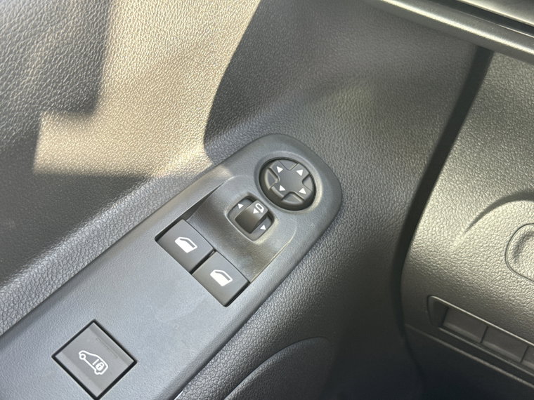 Vehicle Image 28