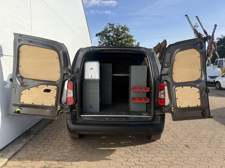 Vehicle Image 11