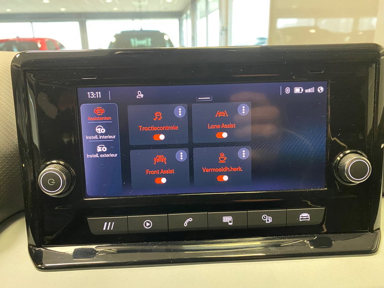 Vehicle Image 25