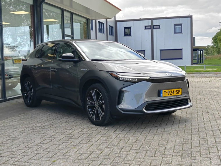 Vehicle Image 6