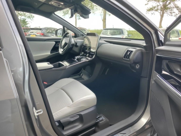 Vehicle Image 9