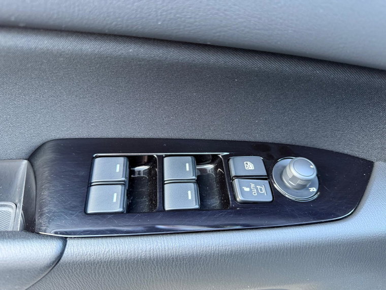 Vehicle Image 35