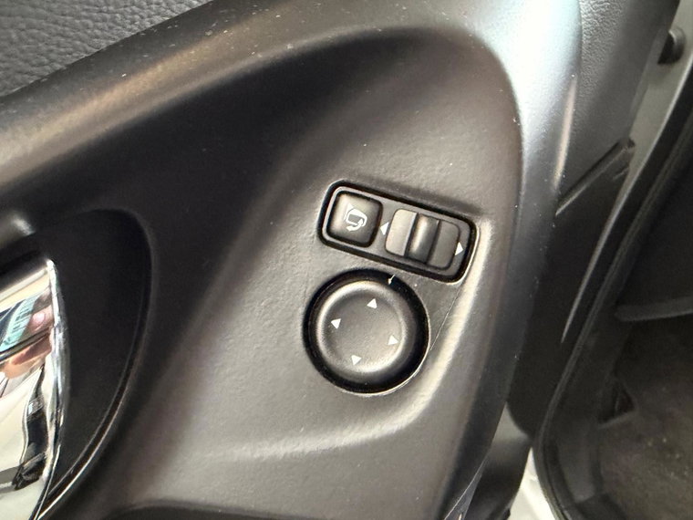 Vehicle Image 28