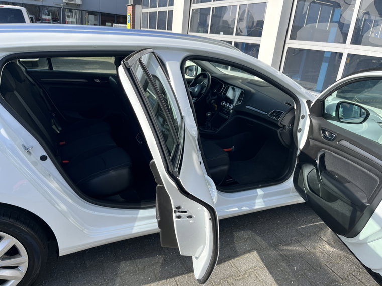Vehicle Image 28