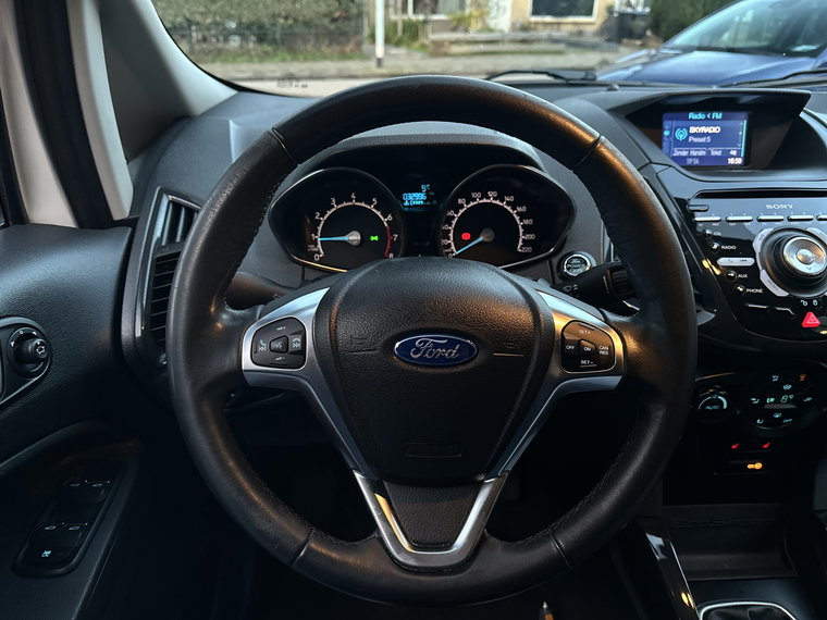 Vehicle Image 16