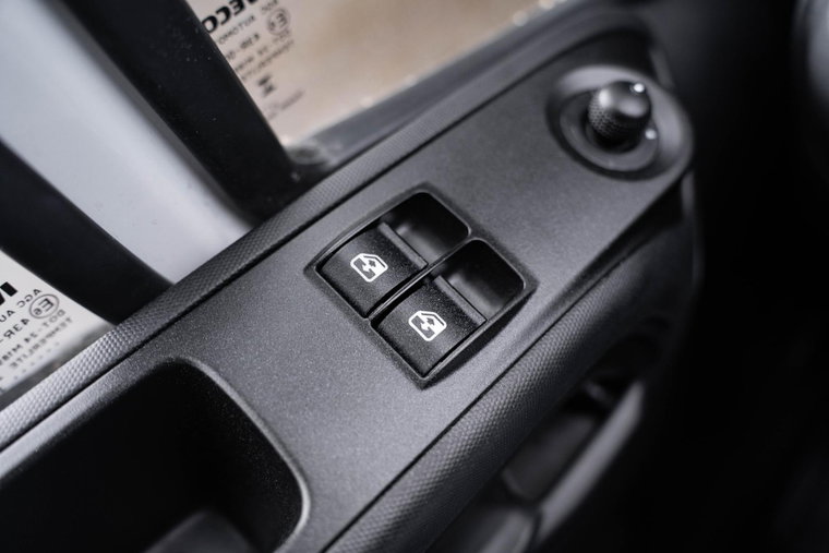 Vehicle Image 32