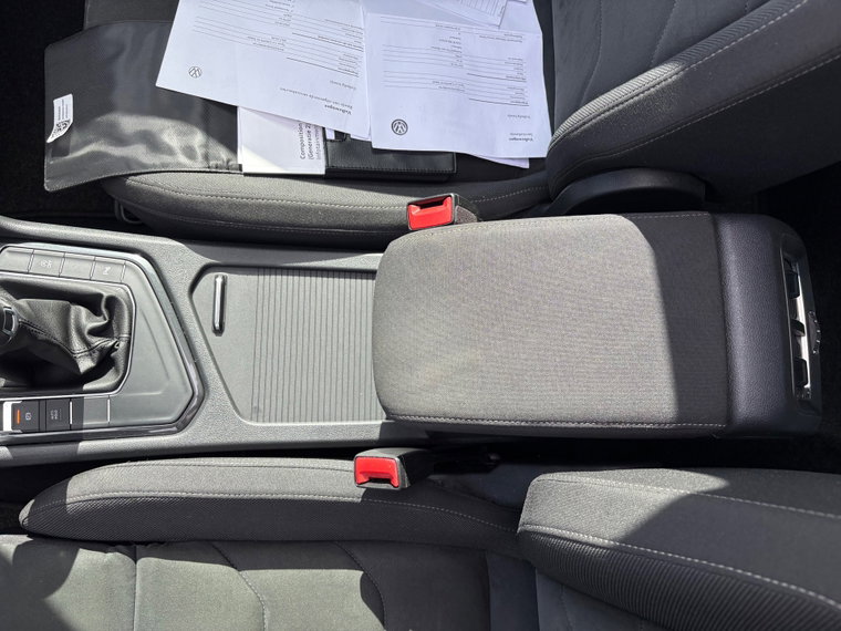 Vehicle Image 32