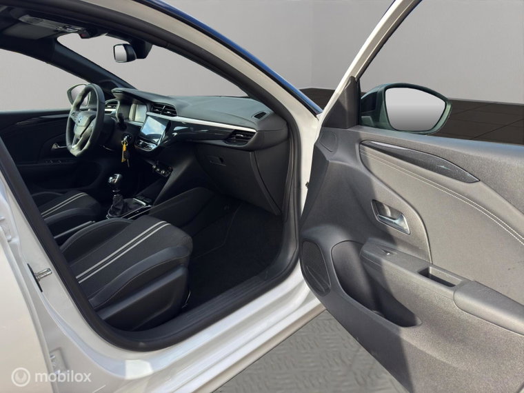 Vehicle Image 32