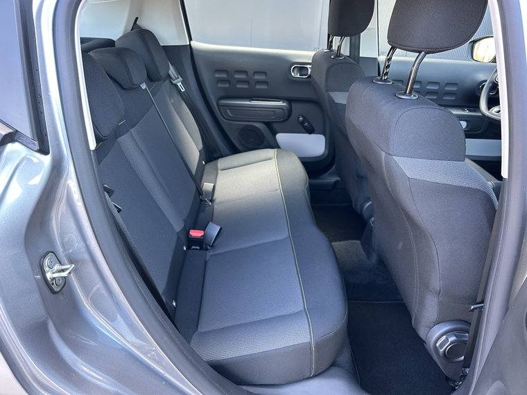 Vehicle Image 19