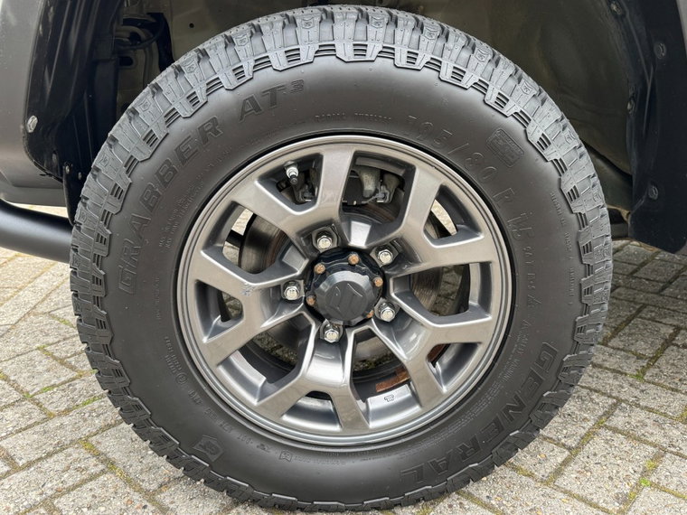 Vehicle Image 22