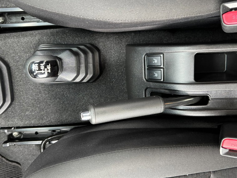 Vehicle Image 32