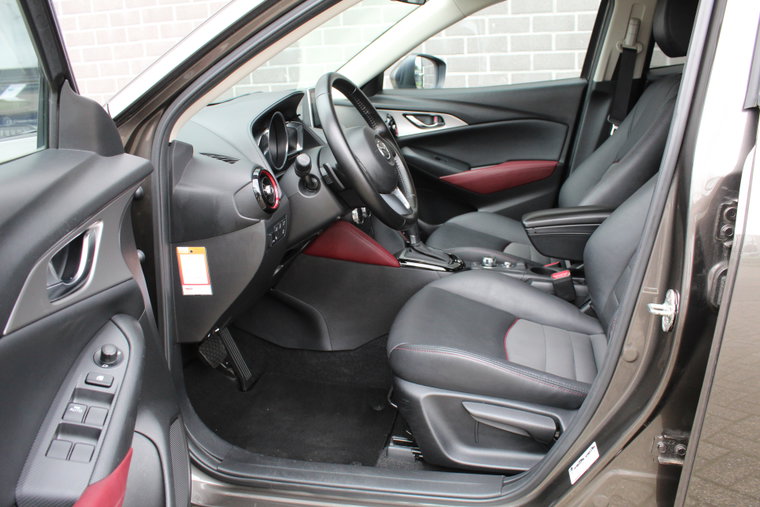 Vehicle Image 8