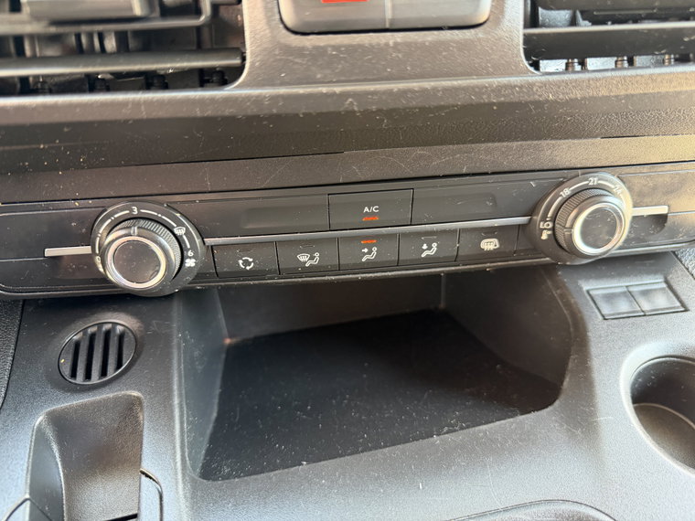 Vehicle Image 27