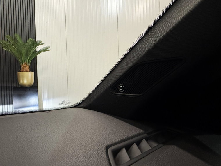 Vehicle Image 33
