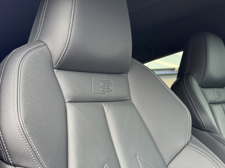 Vehicle Image 16