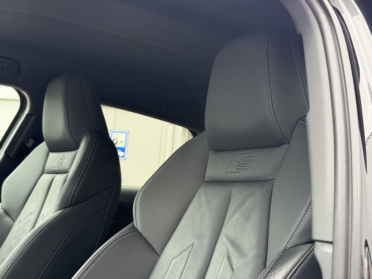 Vehicle Image 33