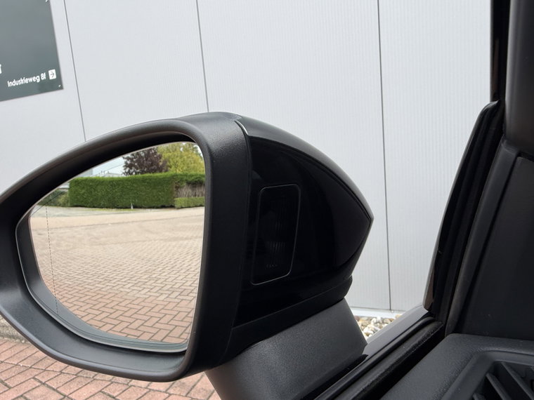 Vehicle Image 40