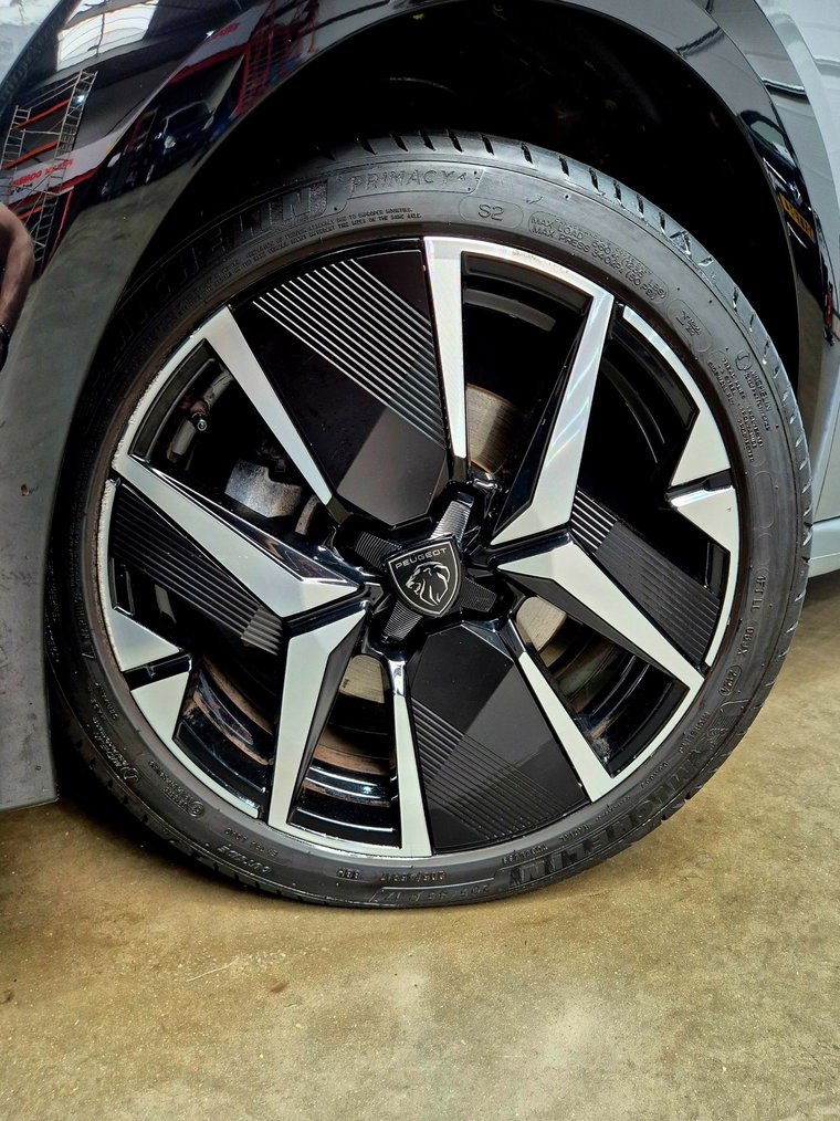 Vehicle Image 12