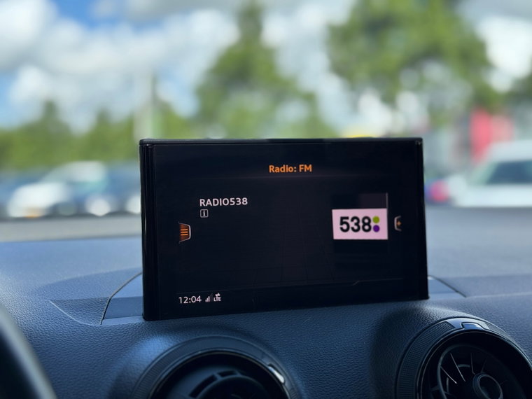 Vehicle Image 23