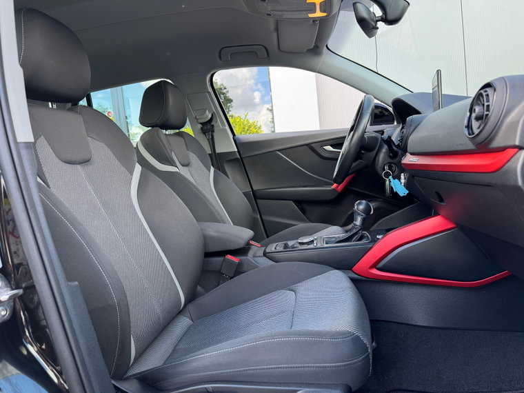 Vehicle Image 25