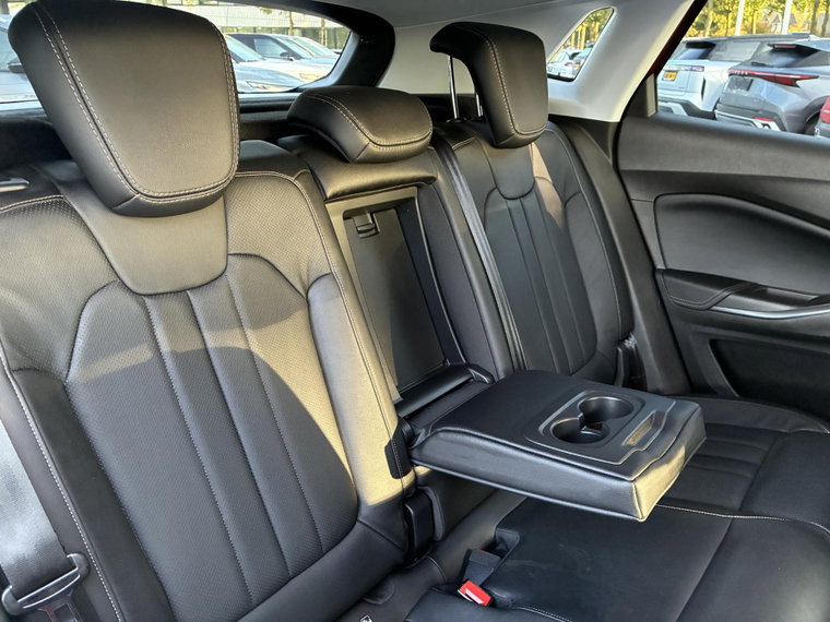 Vehicle Image 16