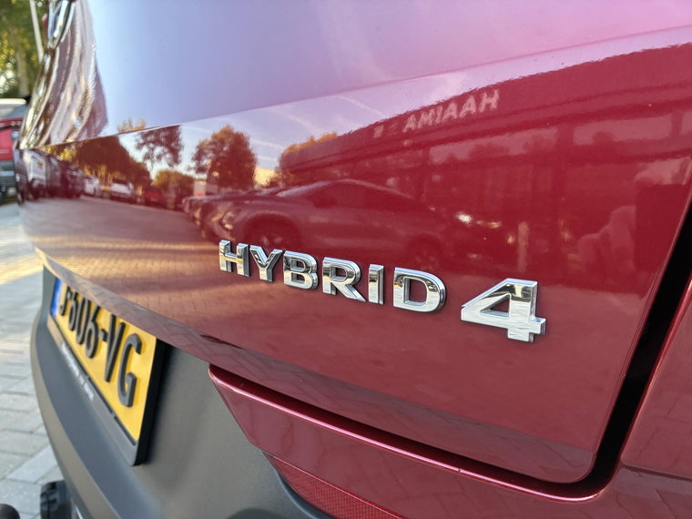 Vehicle Image 25