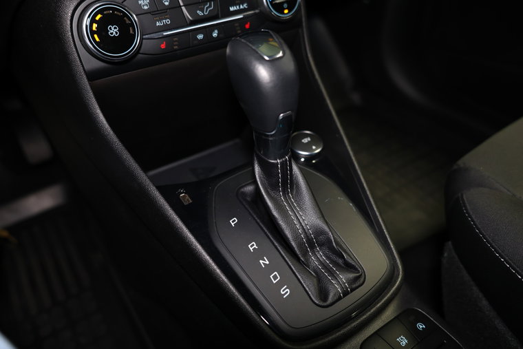 Vehicle Image 25