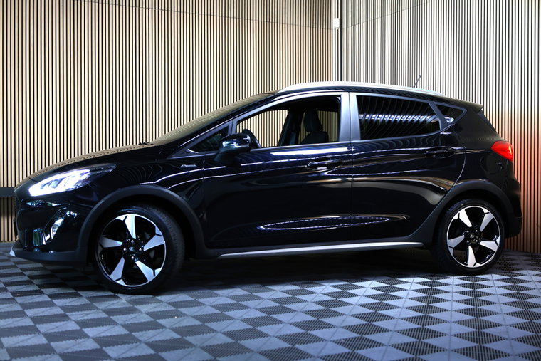 Vehicle Image 10