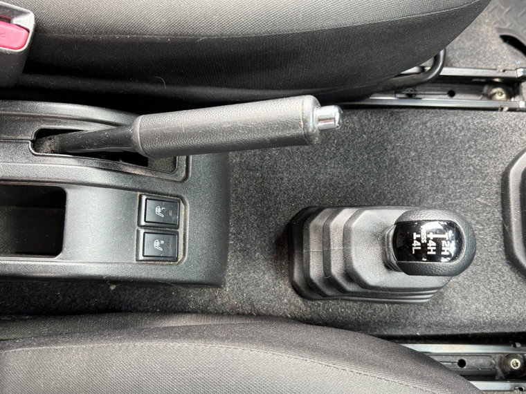 Vehicle Image 25