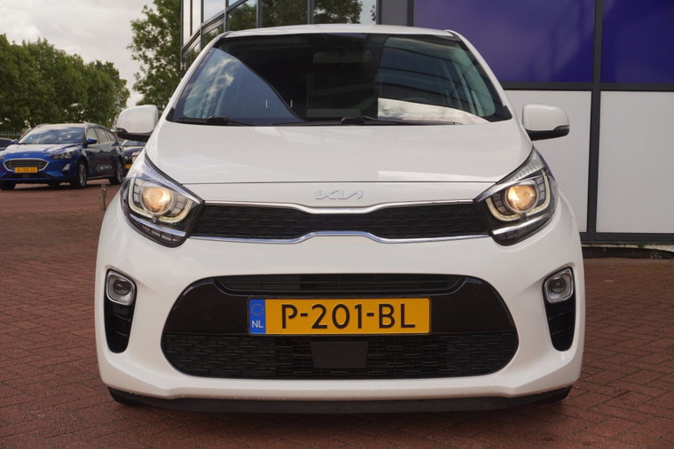 Vehicle Image 25