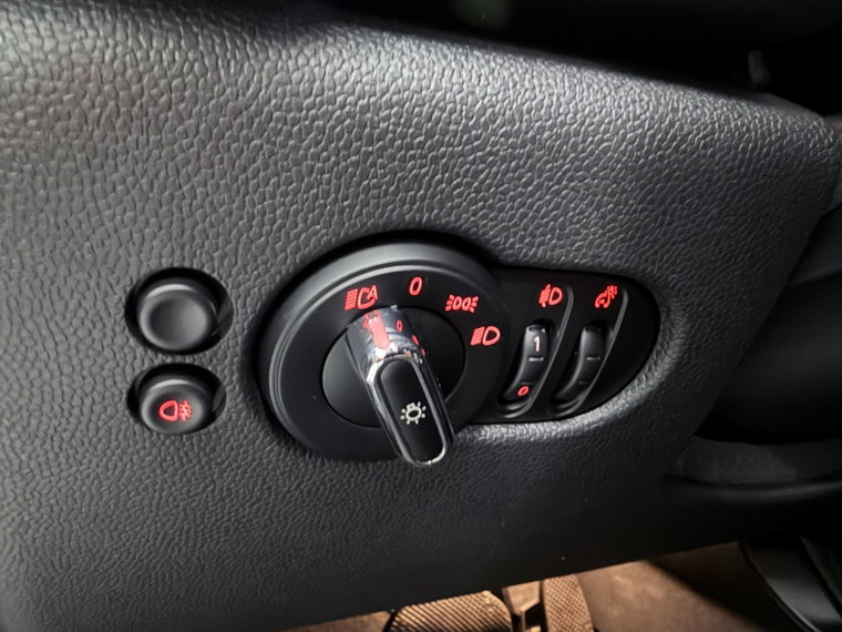 Vehicle Image 52