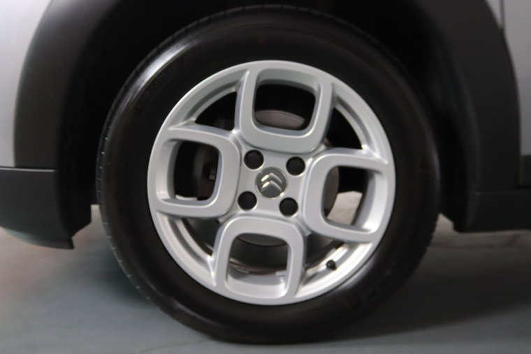 Vehicle Image 15