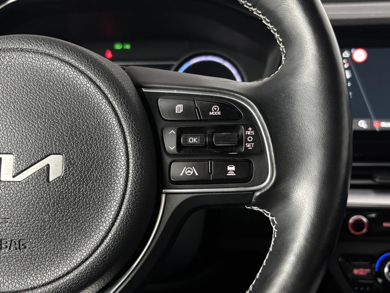 Vehicle Image 25