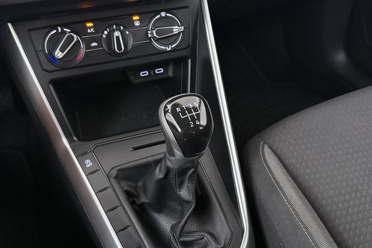 Vehicle Image 25