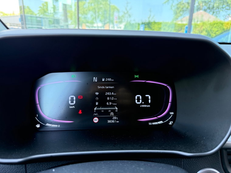 Vehicle Image 16