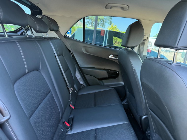 Vehicle Image 25