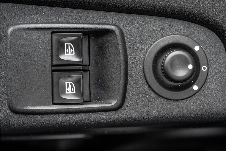 Vehicle Image 25