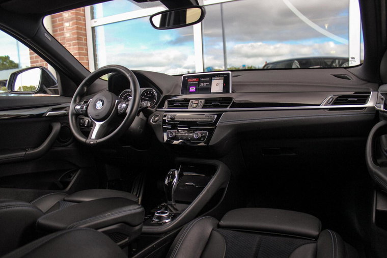 Vehicle Image 12