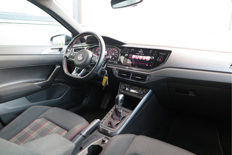 Vehicle Image 32