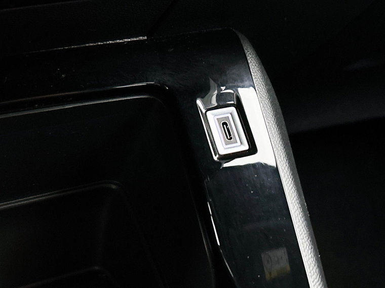 Vehicle Image 38