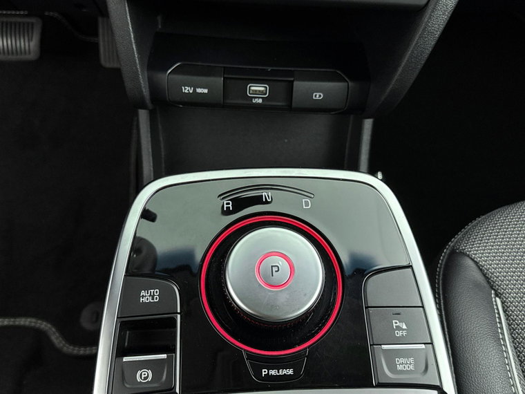 Vehicle Image 25