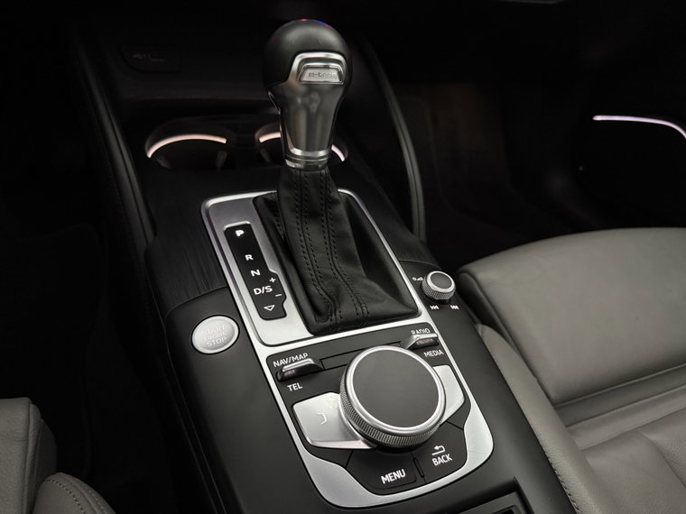Vehicle Image 32