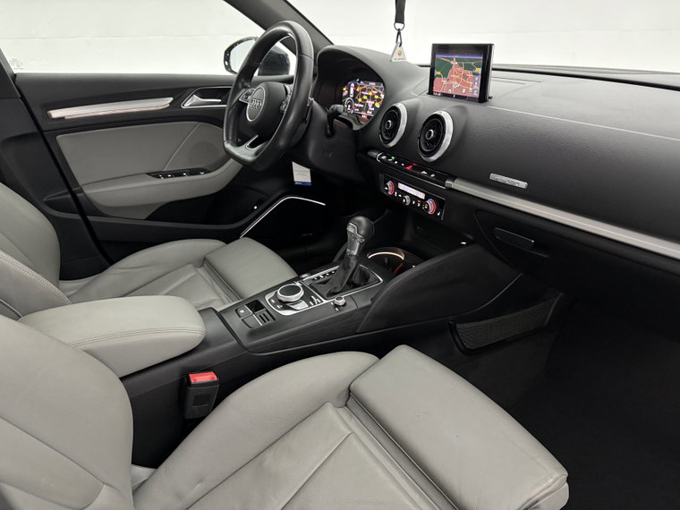 Vehicle Image 38