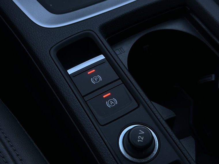 Vehicle Image 32